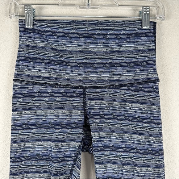 Lululemon Space Dye Twist Sapphire Blue Wunder Under Crop III Leggings Size 6 - Picture 2 of 5